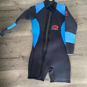 Women’s two piece farmer Jane wetsuit, 7mm.